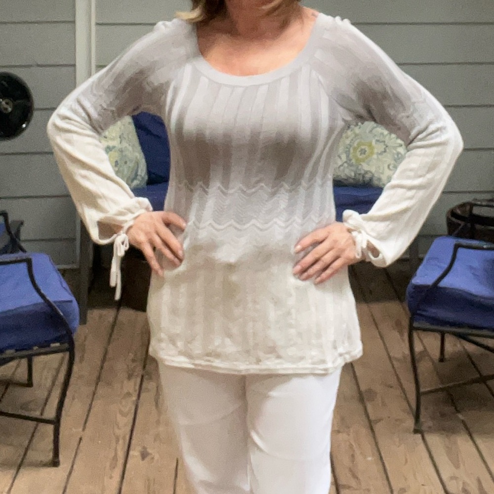 White house black market pretty blouse
